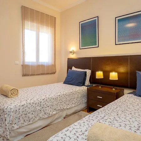 Greice Homes-luxury 2 Bed En-suite South Facing & Golf View Appartement *