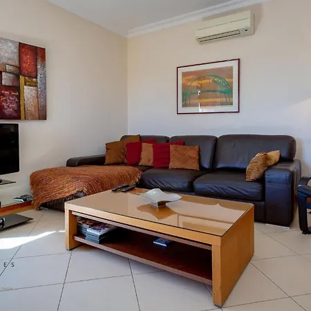 Greice Homes-luxury 2 Bed En-suite South Facing & Golf View Appartement *