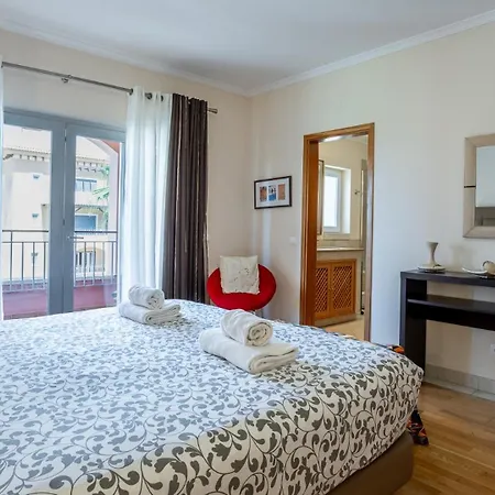 Greice Homes-luxury 2 Bed En-suite South Facing & Golf View Appartement *