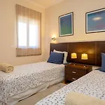 Greice Homes-luxury 2 Bed En-suite South Facing & Golf View דירה *