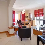 Greice Homes-luxury 2 Bed En-suite South Facing & Golf View דירה