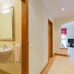 Greice Homes-luxury 2 Bed En-suite South Facing & Golf View דירה