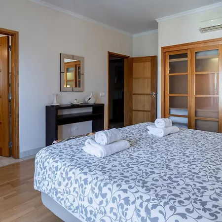 Greice Homes-luxury 2 Bed En-suite South Facing & Golf View *