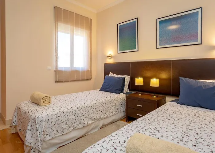 Greice Homes-luxury 2 Bed En-suite South Facing & Golf View Appartement *