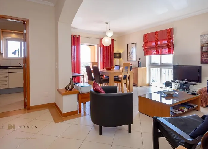 Greice Homes-luxury 2 Bed En-suite South Facing & Golf View Appartement