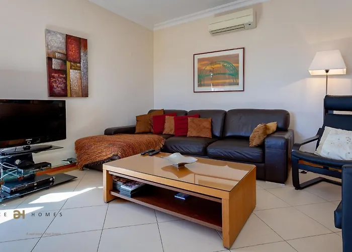 Greice Homes-luxury 2 Bed En-suite South Facing & Golf View Appartement *