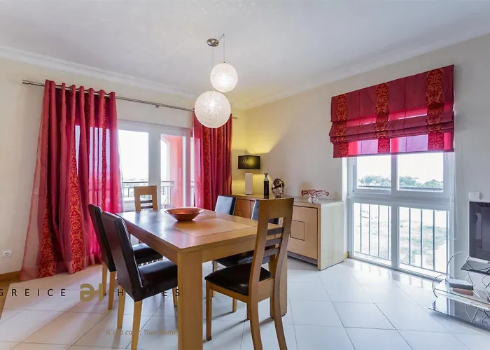 Greice Homes-luxury 2 Bed En-suite South Facing & Golf View *
