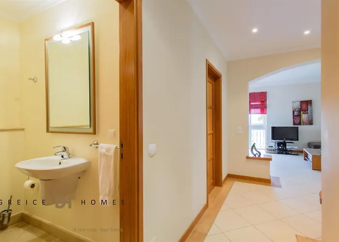Greice Homes-luxury 2 Bed En-suite South Facing & Golf View Appartement