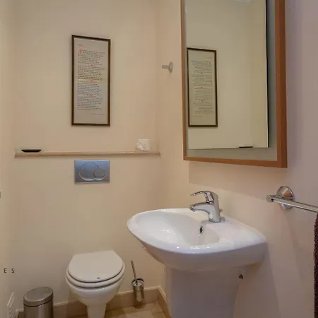 Greice Homes-luxury 2 Bed En-suite South Facing & Golf View