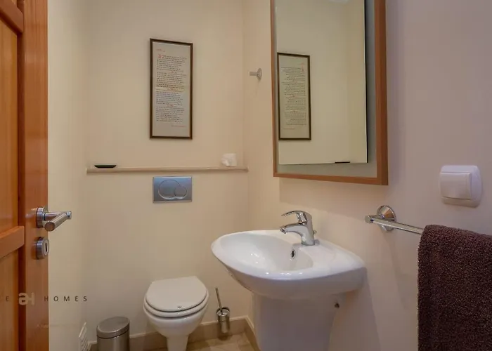 Greice Homes-luxury 2 Bed En-suite South Facing & Golf View