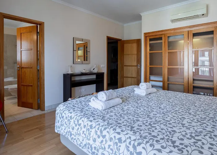 Greice Homes-luxury 2 Bed En-suite South Facing & Golf View *